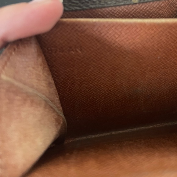 Louis Vuitton Monogram Elise Bifold Wallet - Picture 13 of 13